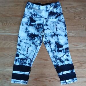 Everlast Black and White Capri Leggings with Elastic Waistband